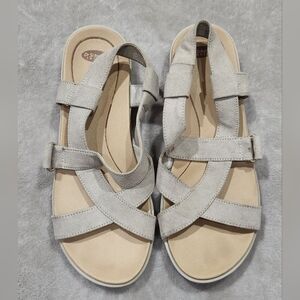 Dr. Scholl's Women's Light Gray Strappy Sandals